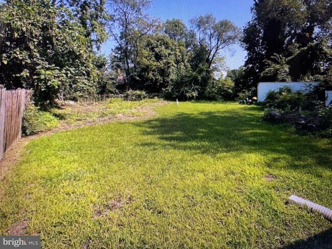 Building Photo - 617 3rd St