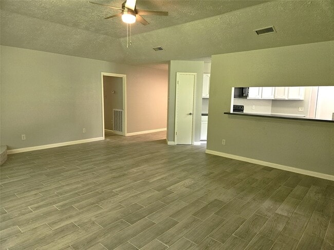 Building Photo - 17135 Hewing Dr