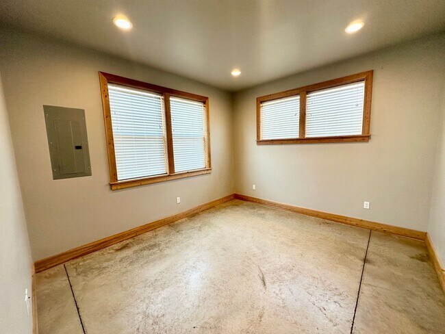 Building Photo - 121 E 26th Ave