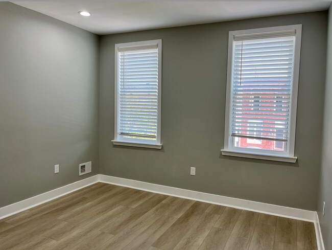 Master bedroom_photo #3 - 260 S Highland Ave