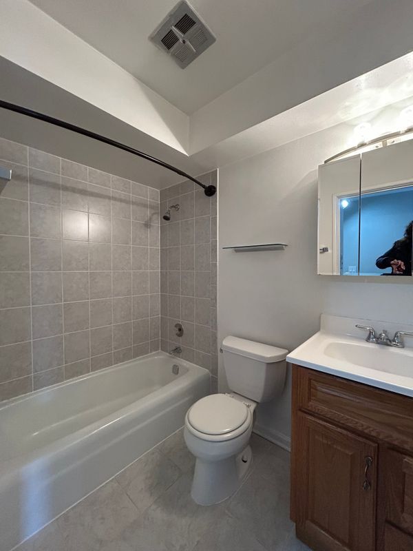 Building Photo - 696 Elm Pl