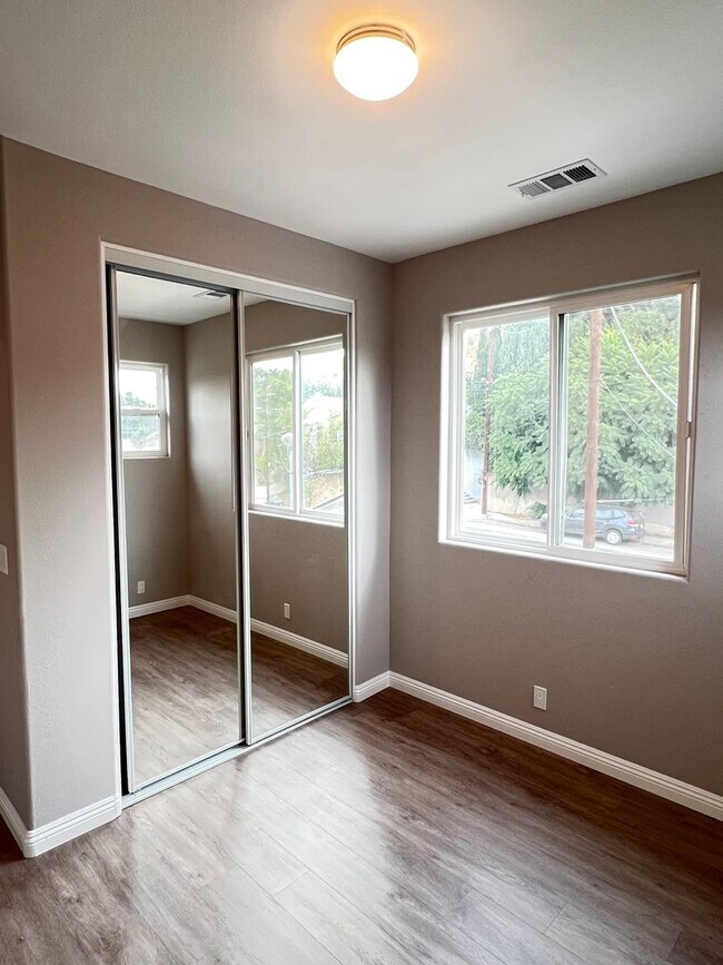 Building Photo - 806-808 Solano Ave Los Angeles, CA 90012