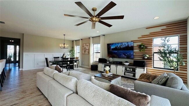 Building Photo - 12661 Oak Hill Way