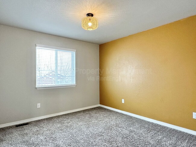 Building Photo - 6039 Jorie Rd