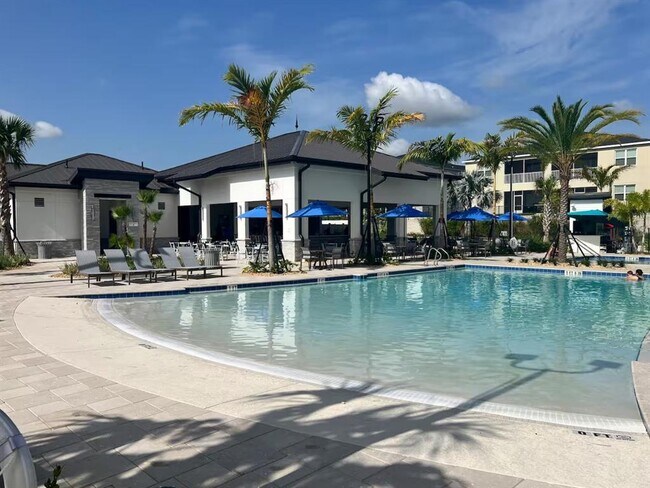 Building Photo - 1043 Splash Shot Pl