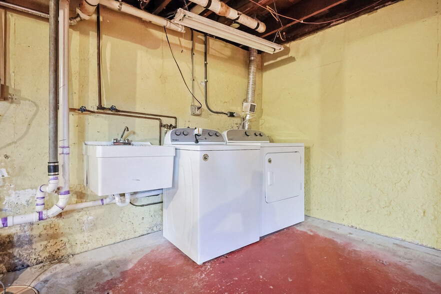 Building Photo - 11 Acadia St