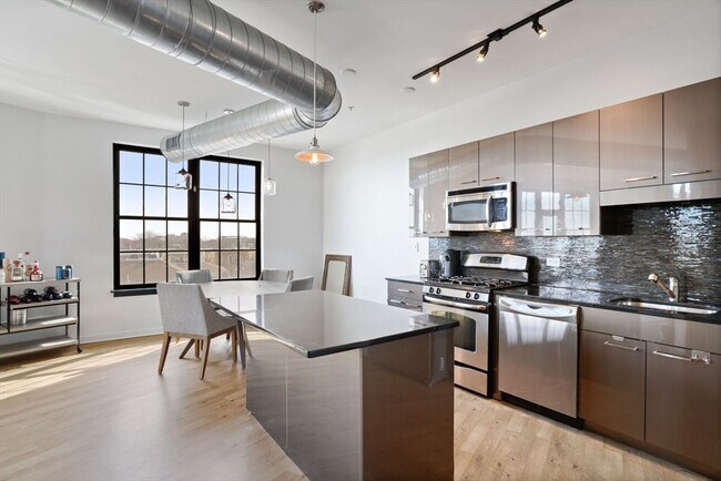 Building Photo - 944 Dorchester Ave