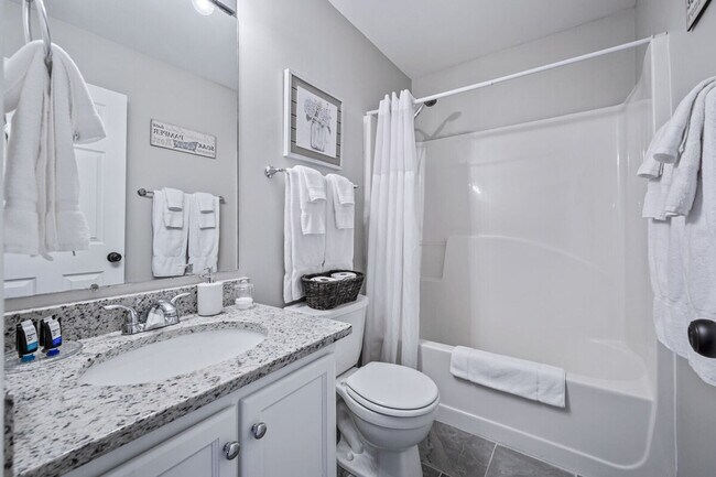 Building Photo - 11 Cobblestone Dr NW