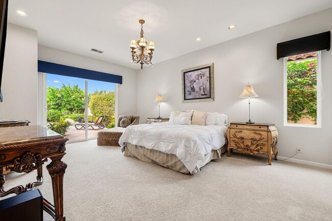Building Photo - 727 Arrowhead Dr