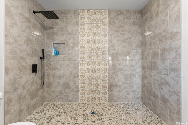 Building Photo - 3400 Southampton Dr