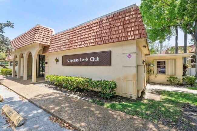 Building Photo - 126 S Cypress Rd