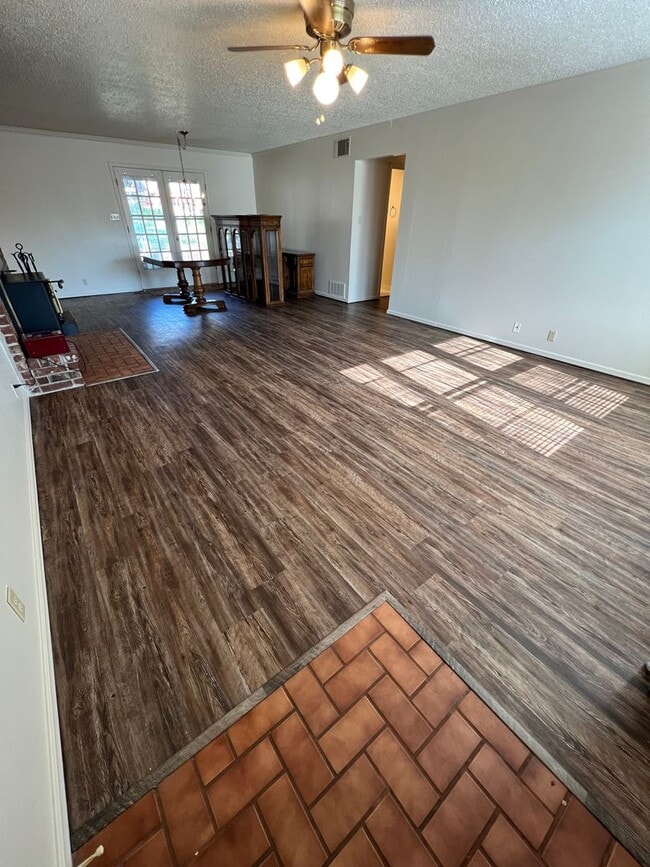 Building Photo - 3 bed 2 bath on culdesac