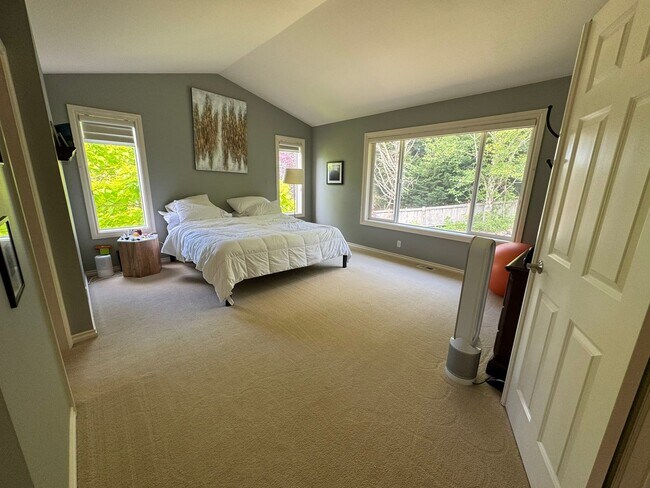 Building Photo - 4bd/2.5ba Sammamish Home