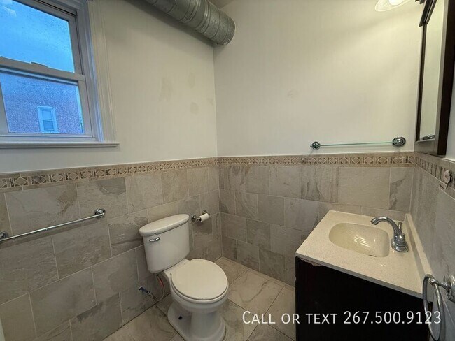 Building Photo - 211 S 45th St