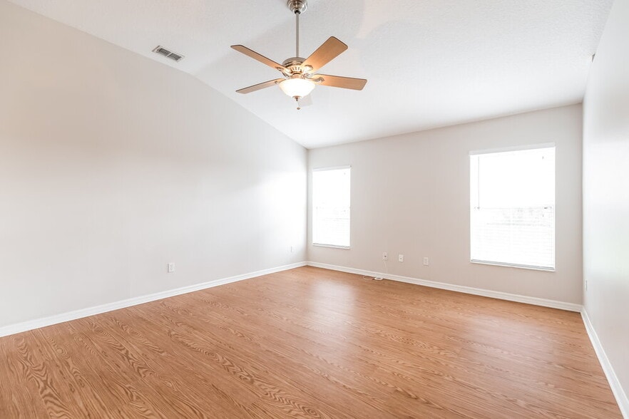 Building Photo - 819 Shore Breeze Way