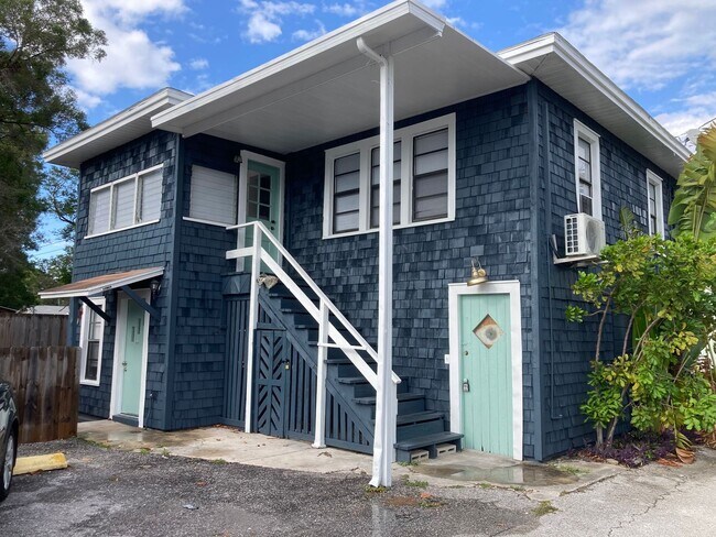 Building Photo - Gorgeous 2 bedroom 1 bath apartment