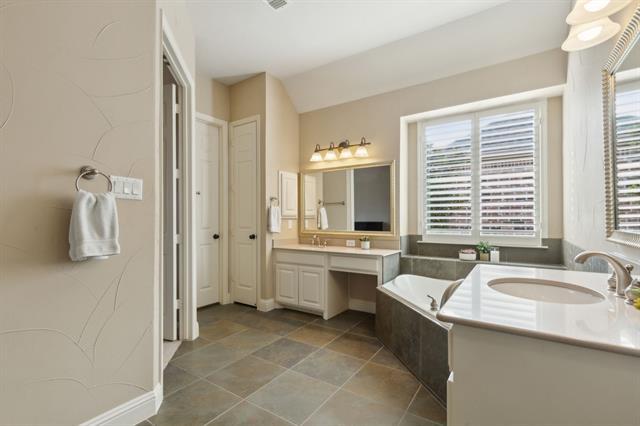 Building Photo - 814 Barton Springs Dr
