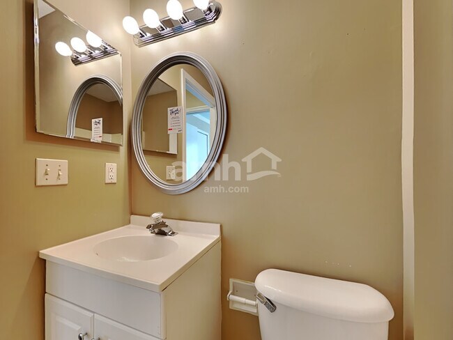 Building Photo - 2143 Featherwood Dr W