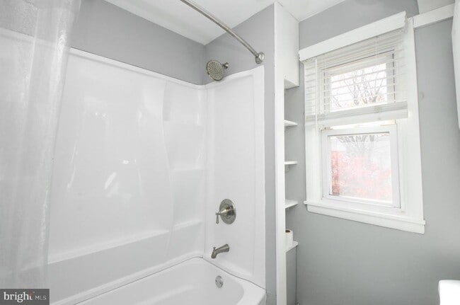 Building Photo - 2004 Trenton Ave