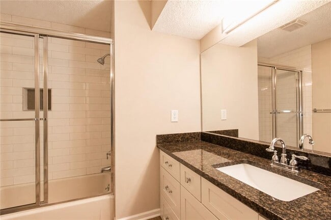Building Photo - 6033 Coventry Cir