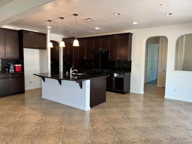 Building Photo - 17805 Red Tail Rd