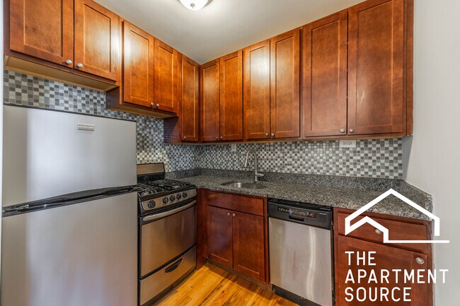 Building Photo - 4546 N Damen Ave