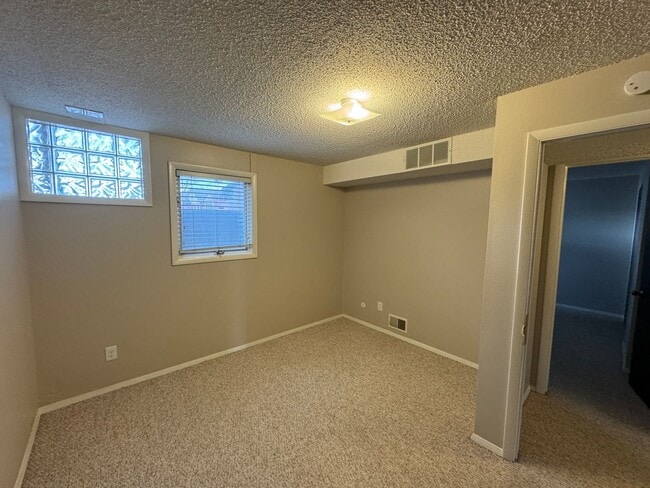 Building Photo - 2 bed, 2 office, 2 bath Townhouse