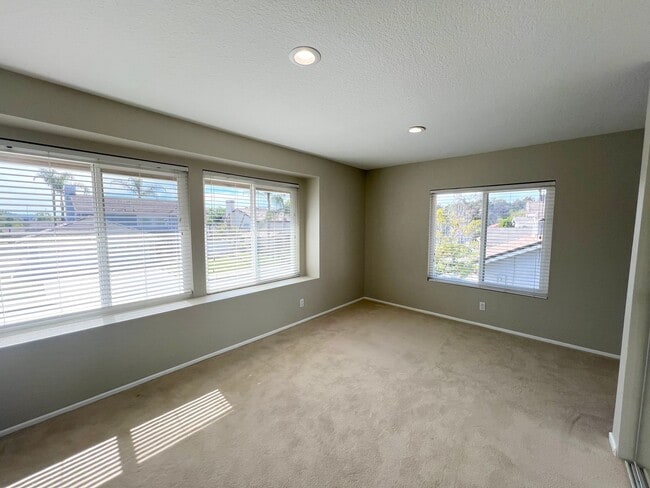 Building Photo - Large 4 bedroom home now available in Walnut