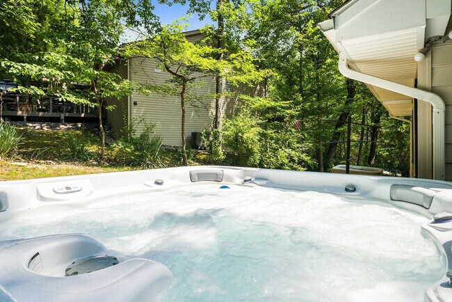 Building Photo - 2964 Hopkins Dr