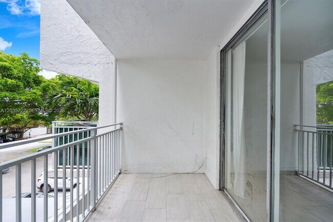 Building Photo - 750 NE 64th St