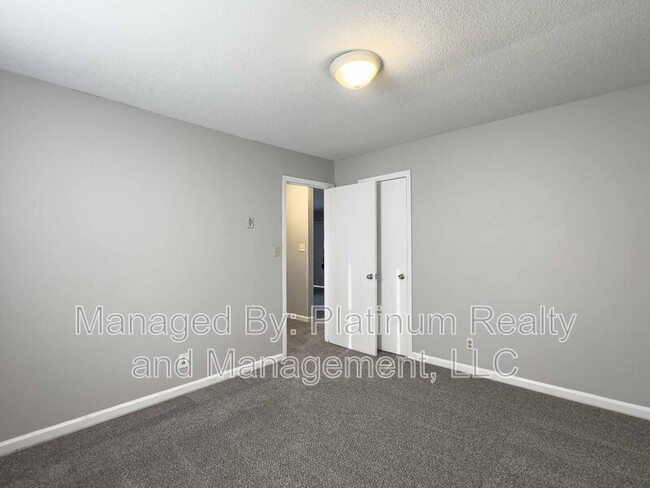 Building Photo - 1436 McCan Dr