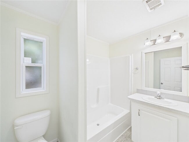 Building Photo - 310 Pineapple St