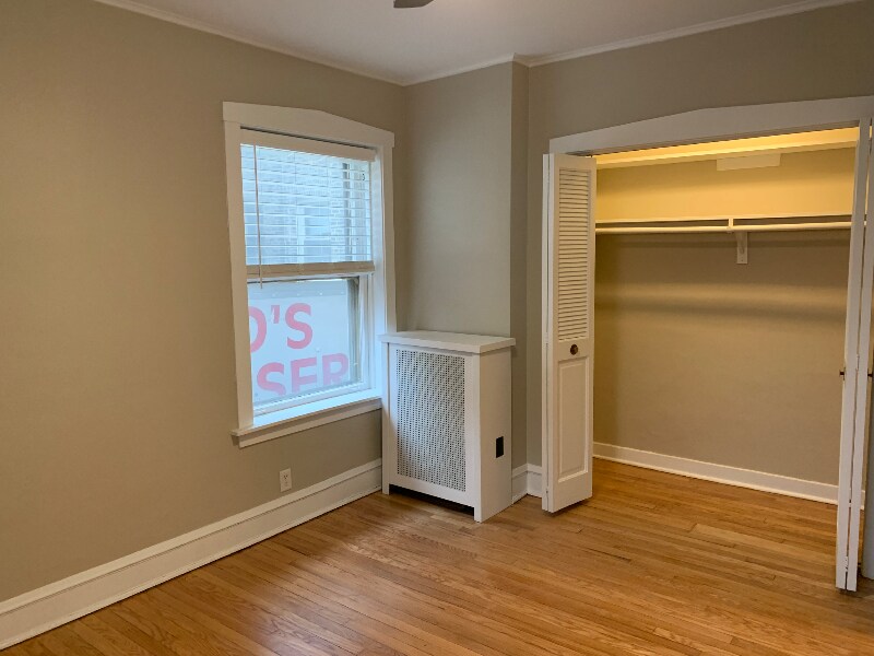 Building Photo - 2046 W Farragut Ave