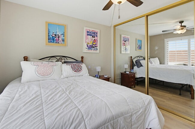 Building Photo - $3,200 - Charming 2-Bedroom + Optional 3rd Bedroom/Office Condo in Desirable Oaks North 55+ Commu...
