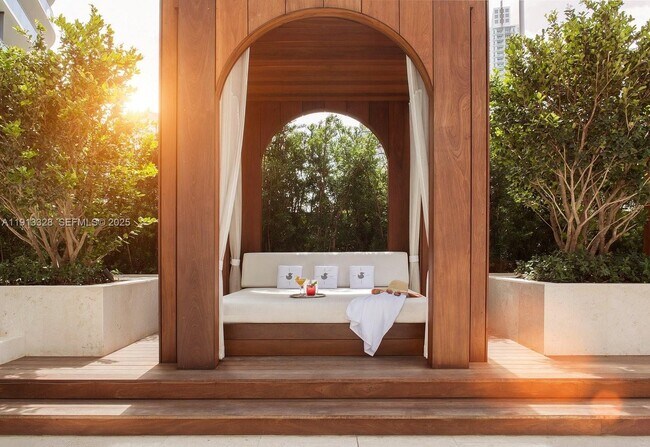 Building Photo - 801 S Miami Ave