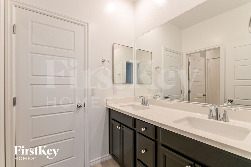 Building Photo - 6845 Greensmen Ave