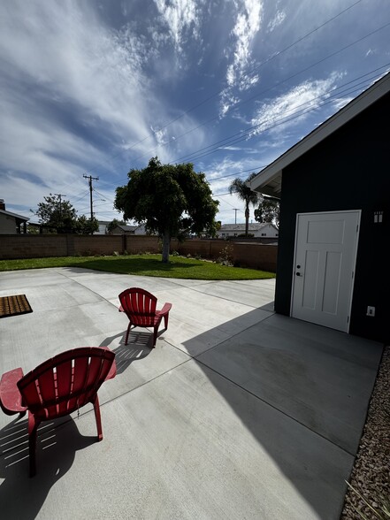Shared backyard - 260 S Shasta St