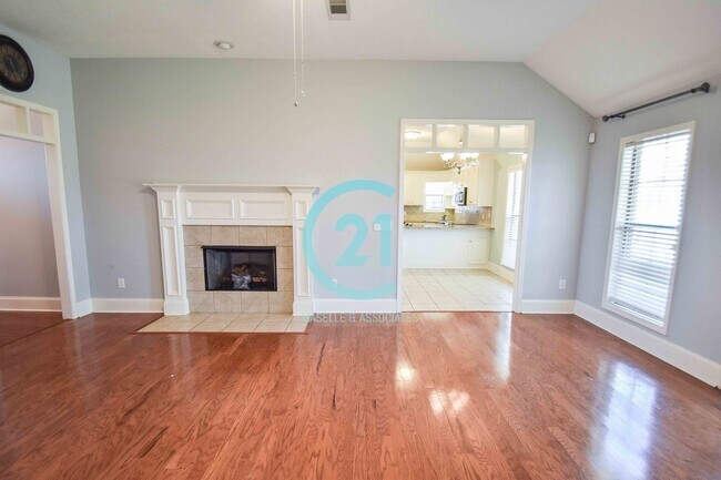 Building Photo - 3 Bed/2 Bath Home in Ashbrooke
