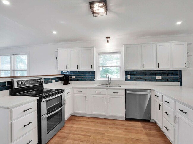 Building Photo - 1513 State Rd S-20-457