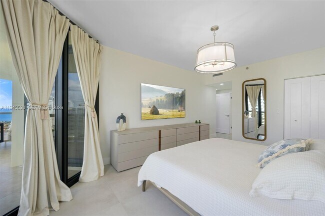 Building Photo - 20191 E Country Club Dr