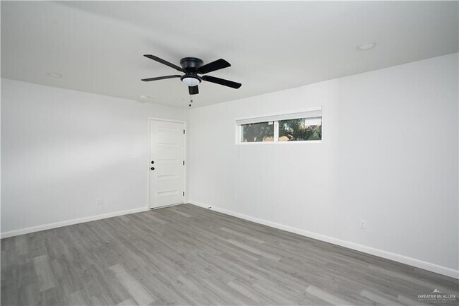 Building Photo - 1107 Shasta Ave W