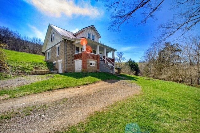 Building Photo - 11494 New Garden Rd