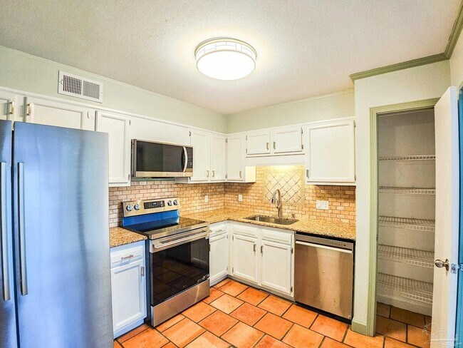 Building Photo - 4607 Lennox Pl