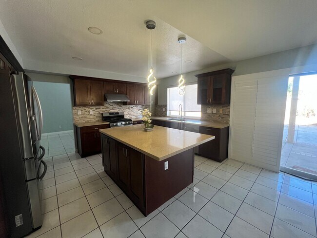 Building Photo - Beautiful 4bed with large loft, 3bath Colton Home! MOVE-IN SPECIAL