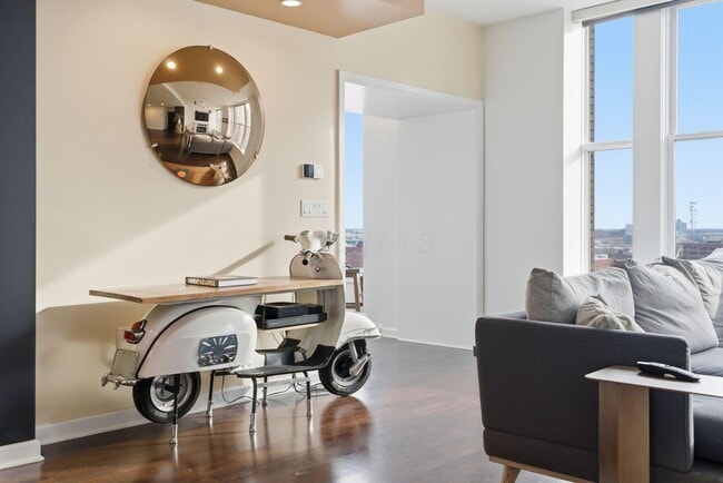 Building Photo - 145 N High St