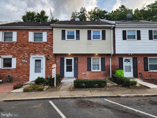 Building Photo - 14477 Village Dr