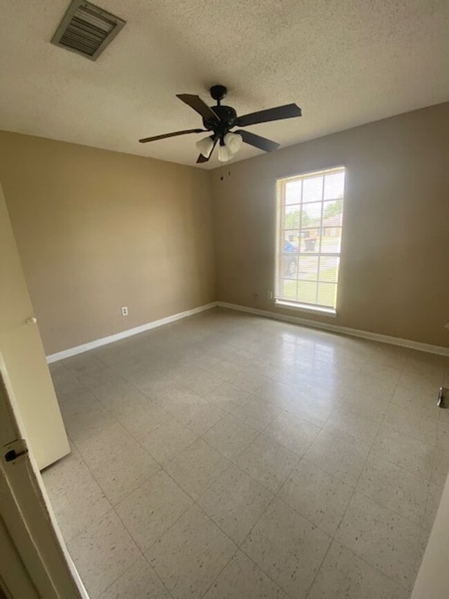 Building Photo - 3 Bed 2 Bath Home for Rent