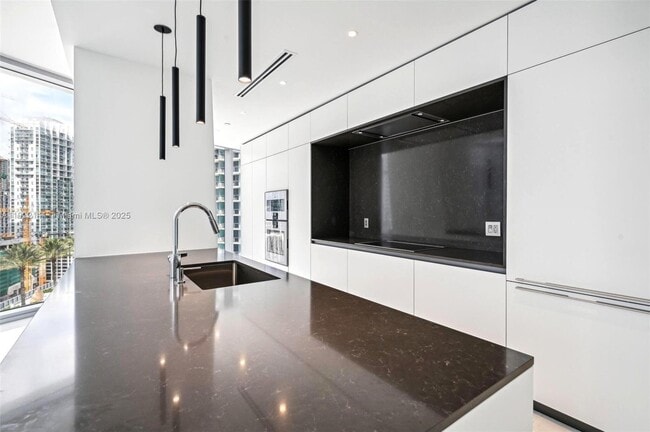 Building Photo - 300 S Biscayne Blvd