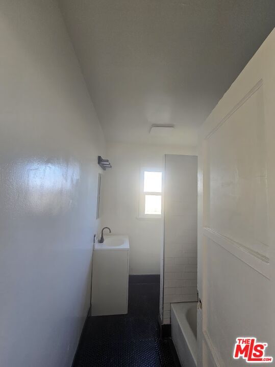 Building Photo - 3311 1/2 W 78th St