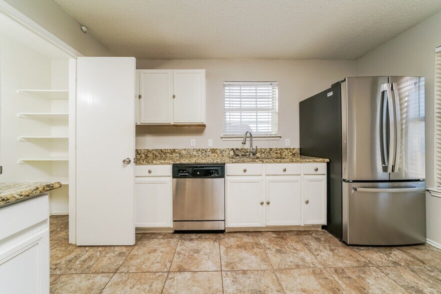 Building Photo - 1724 Red Cloud Dr